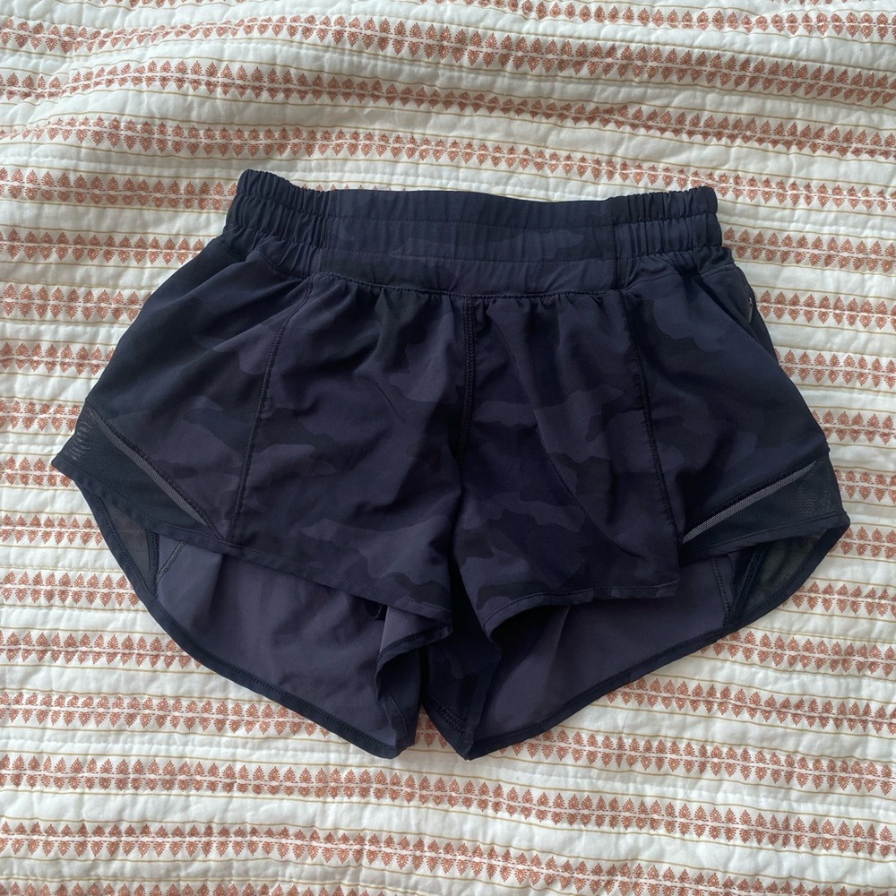 Black camo lululemon hotty hot size 4